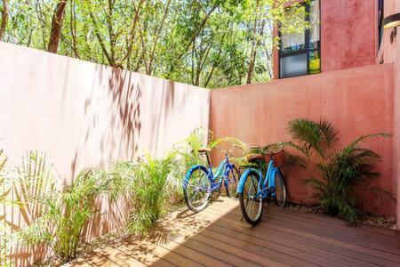 Vibrant Condo, Fiberoptic Wifi, Workspace & A Pool