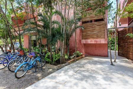 Casa de férias Vibrant Condo, Fiberoptic Wifi, Workspace & A Pool