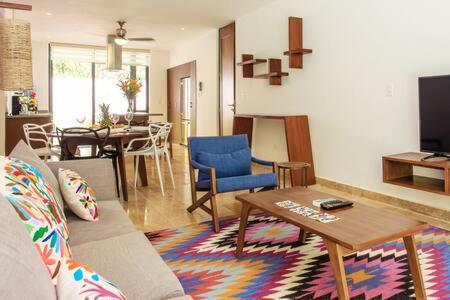 Vibrant Condo, Fiberoptic Wifi, Workspace & A Pool Casa de férias Tulum